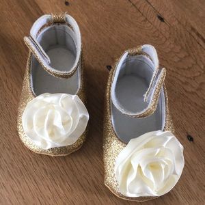 NWOT So’dorable baby shoes